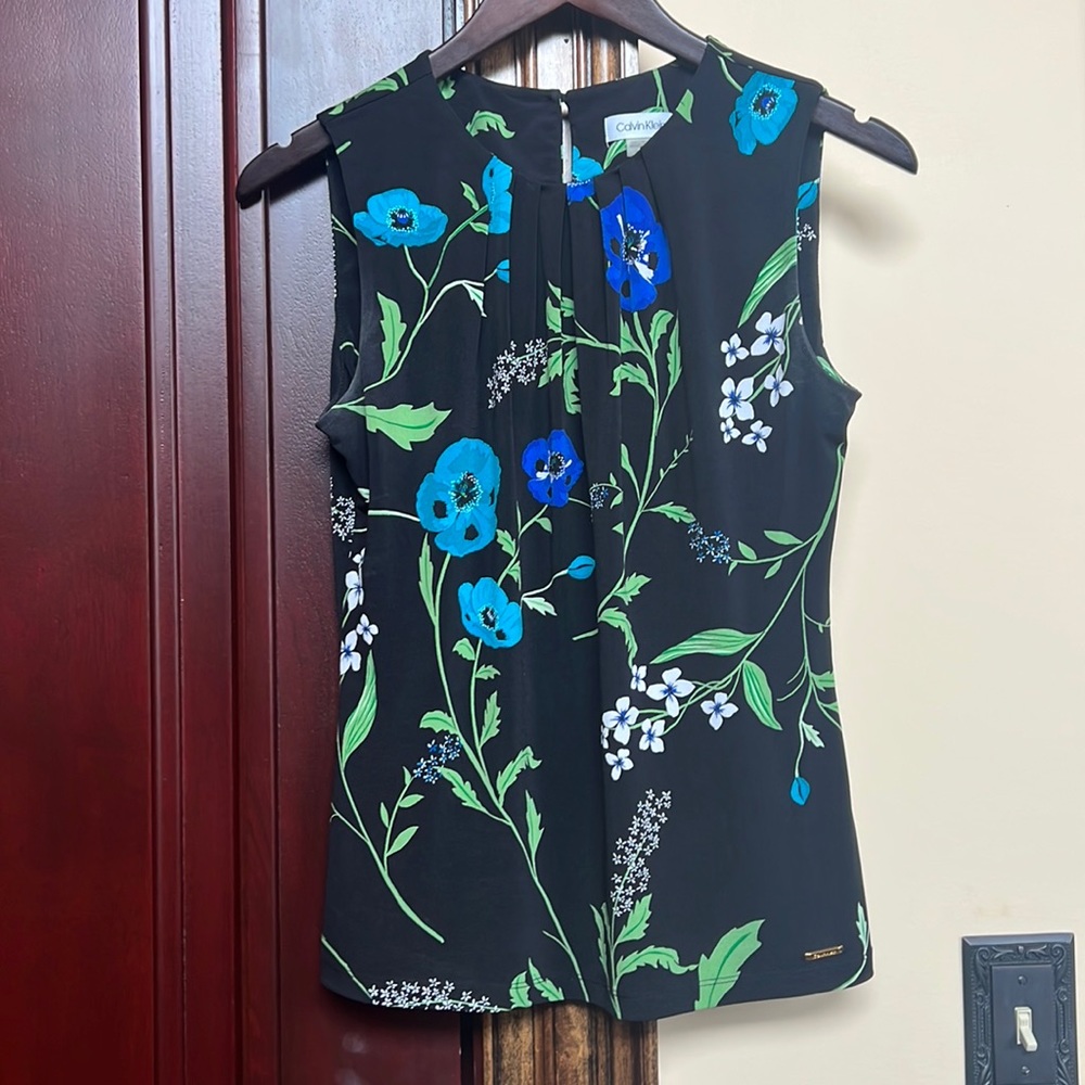 Beautiful Calvin Klein top size small